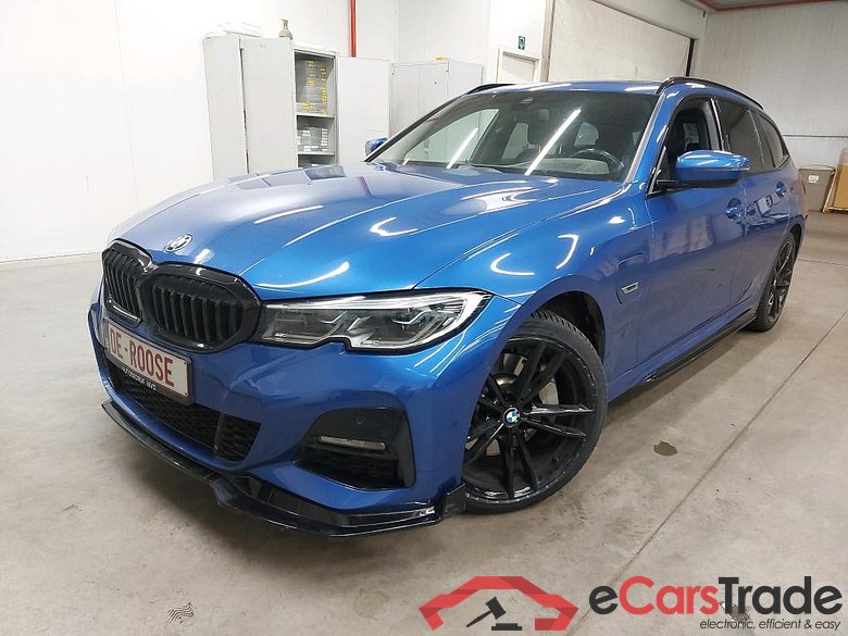 BMW - BMW 3 TOURING 330e 292PK M Sport With Vernasca Heated Seats & Climatic & Navigation & Pano Roof  * HYBRID *