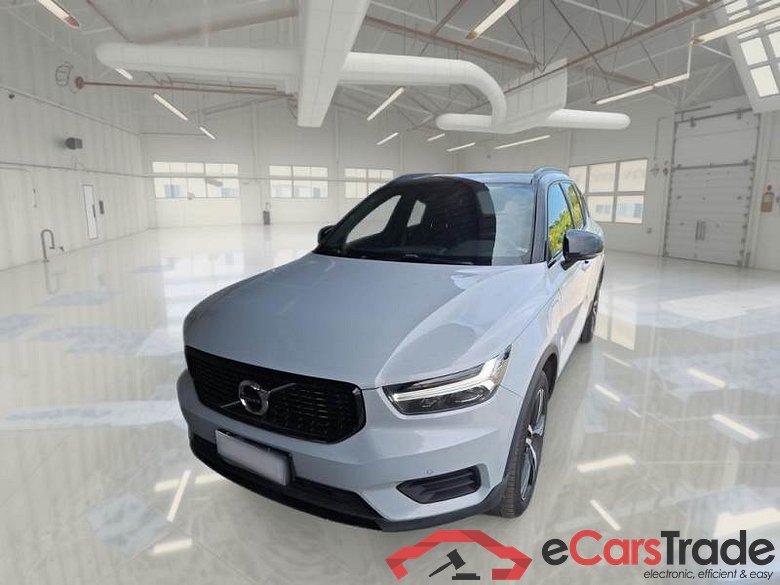 VOLVO XC40 / 2017 / 5P / SUV T5 TWIN ENGINE GEARTRONIC R-DESIGN