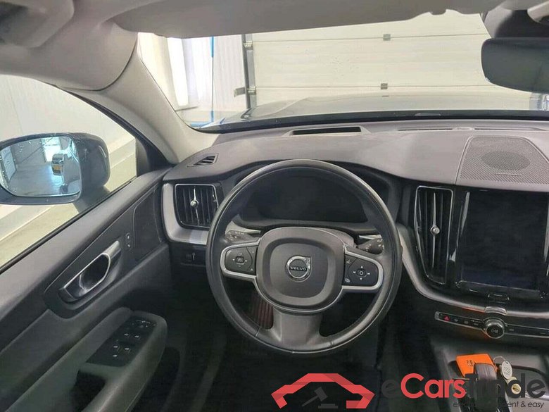 VOLVO XC60 2.0 B5 MomExclusive #3
