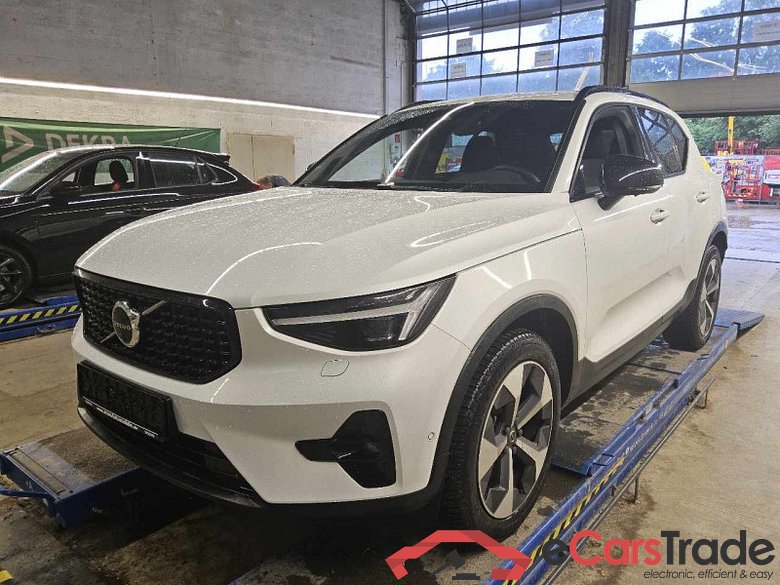 Volvo XC40 (2017->) DE - SUV5 B3 2WD EU6e, Plus Dark, (Facelift) 2024 - 2026