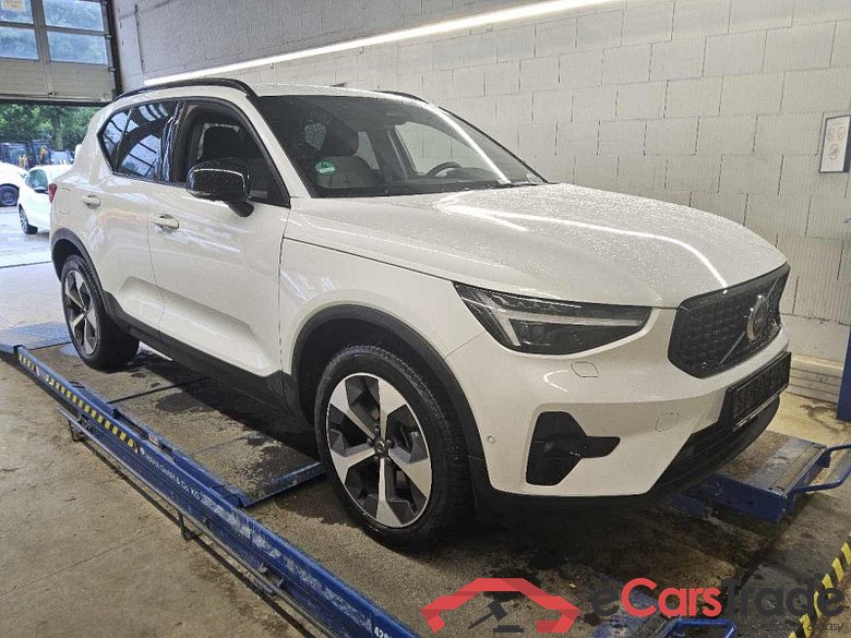 Volvo XC40 (2017->) DE - SUV5 B3 2WD EU6e, Plus Dark, (Facelift) 2024 - 2026 #2