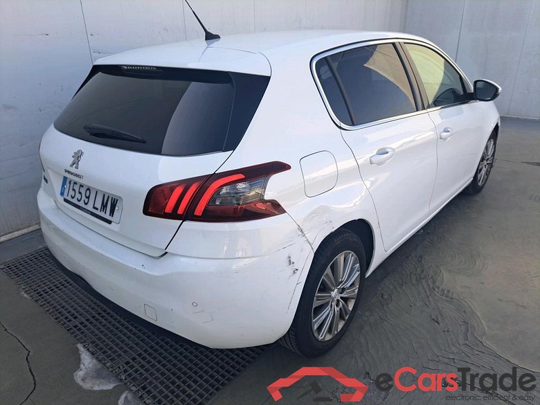 PEUGEOT 308 / 2017 / 5P / berlina con portón 5p Allure PureTech 130 S&S #2