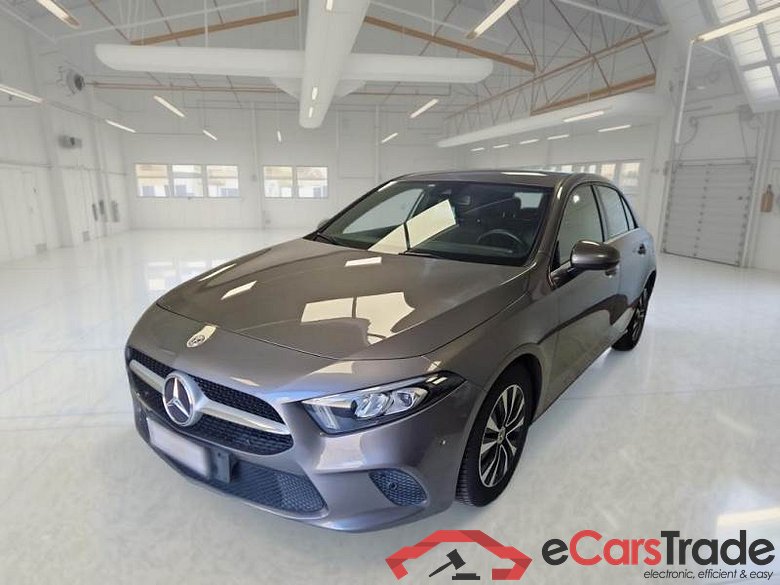 MERCEDES-BENZ CLASSE A / 2018 / 5P / BERLINA A 180 D AUTOMATIC BUSINESS EXTRA